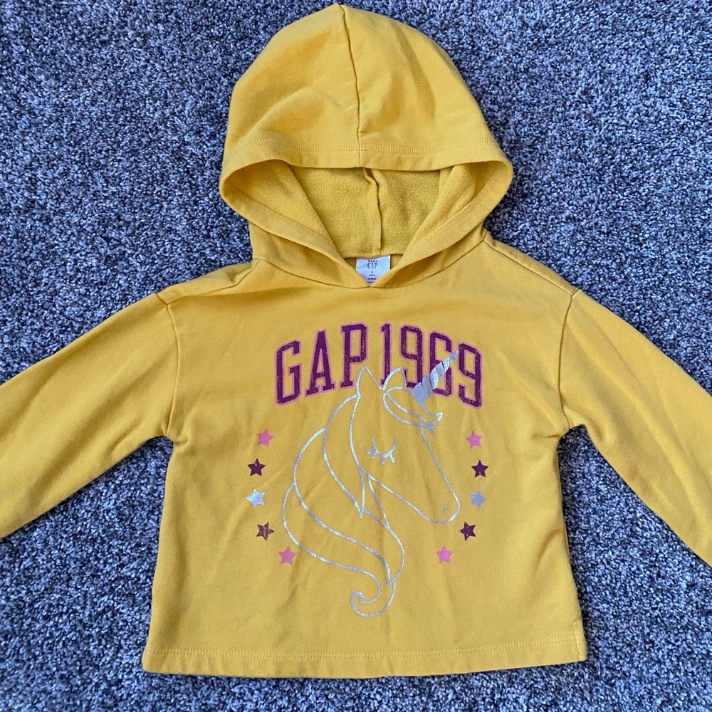Gap Girls Yellow Hoodie with Unicorn, Size 5T